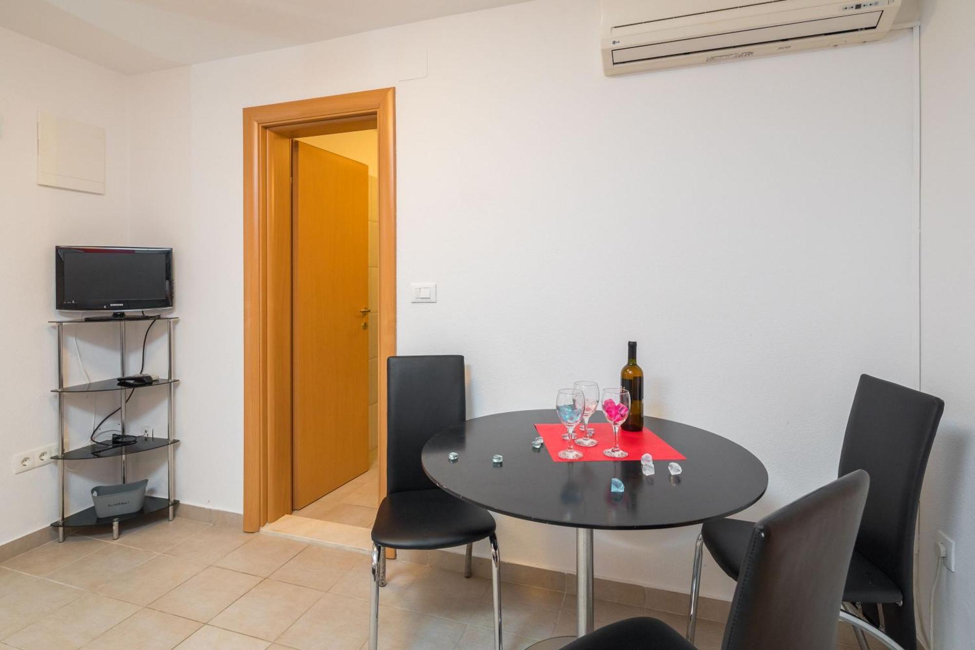 Apartments By The Sea Seget Vranjica, Trogir - 978 Room photo