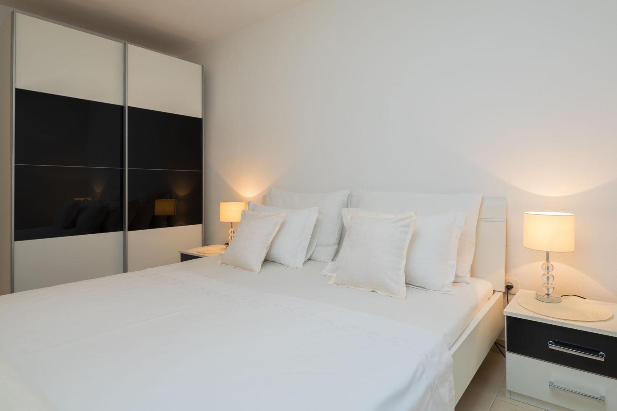 Apartments By The Sea Seget Vranjica, Trogir - 978 Room photo